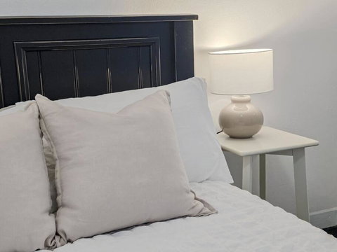 Peters Rest Central Wagga - Local Tourism 3