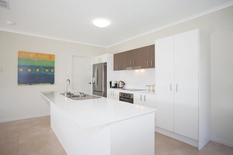Petrie Beach Holiday Home - Accommodation Australia 3