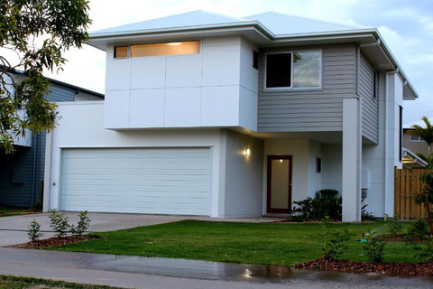 Petrie Beach Holiday Home - Accommodation Australia 0