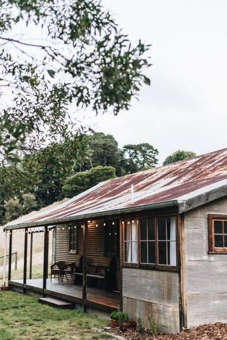 Pickers Hut - A Country Style Featured Dream Stay - Local Tourism 0
