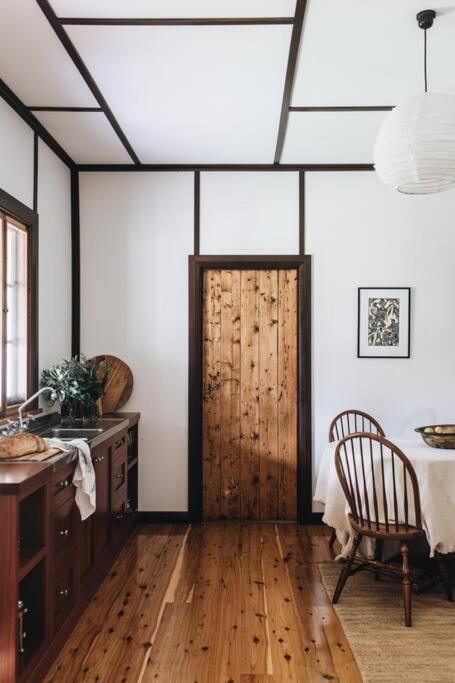 Pickers Hut - A Country Style Featured Dream Stay - Local Tourism 1
