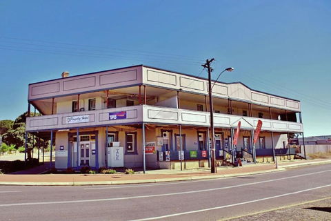 Pingelly Hotel - Australia Shopping 2