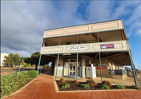 Pingelly Hotel - Australia Shopping 3