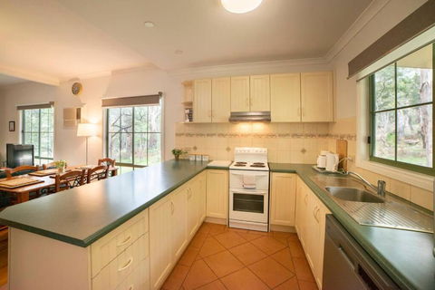 Pinnacle Retreat - Accommodation Australia 1