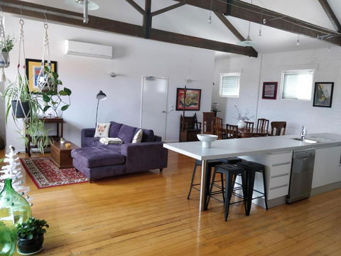 Pips On Mitchell - Beautiful Historic Apartment - Accommodation Australia 2