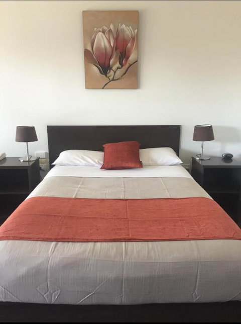 Ploughmans Motor Inn - Accommodation Australia 2