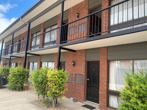 Ploughmans Motor Inn - Accommodation Australia 3