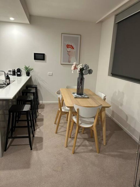 Plush Apartment On Mort - Accommodation Australia 2