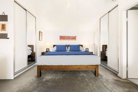 Poolside Apartment Opposite Redfern Park - Accommodation Australia 2