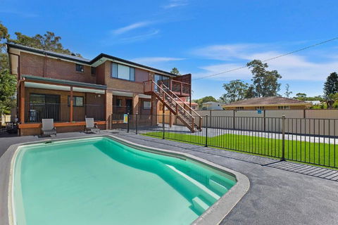 Poolside At Costa - Accommodation Australia 0