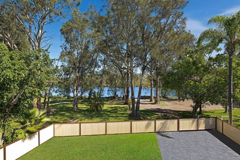 Poolside At Costa - Accommodation Australia 3