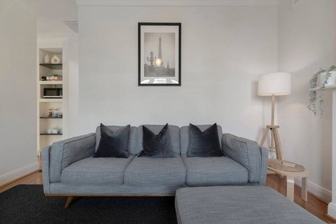 Port Phillip Bay Perfection In Albert Park - Local Tourism 3