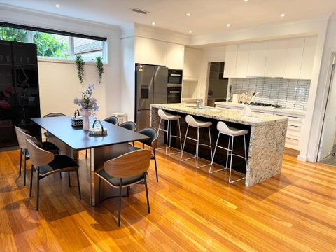 Quite Luxurious House With Pool 220m To Railway Station - Accommodation Australia 3
