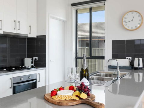 Putters Paradise 25-30 Troon Drive - Australia Shopping 3