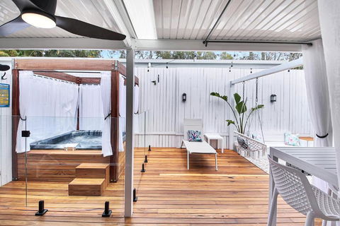 Private Outdoor Spa, Fire Pit - THE RETREAT COOLUM BEACH - Accommodation Australia 1
