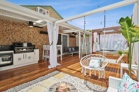 Private Outdoor Spa, Fire Pit - THE RETREAT COOLUM BEACH - Accommodation Australia 2