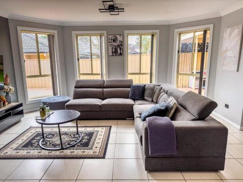 Prestons Dream Holiday 4 Bedroom - Bed n Breakfasts 3