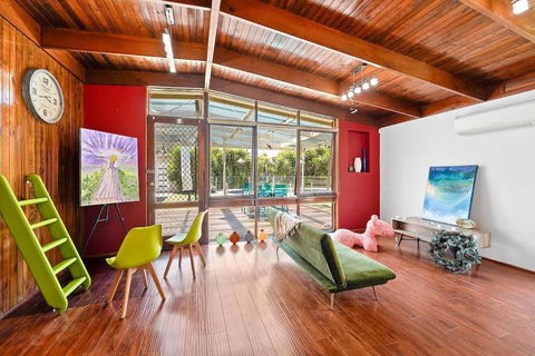 Prime Glen Huntly Beauty - 4BR Family Home W Pool - Local Tourism 3