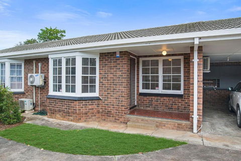 Prime Location 2 Bed Renovated In Royston Park - Local Tourism 1
