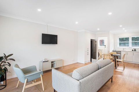 Prime Location 2 Bed Renovated In Royston Park - Local Tourism 0