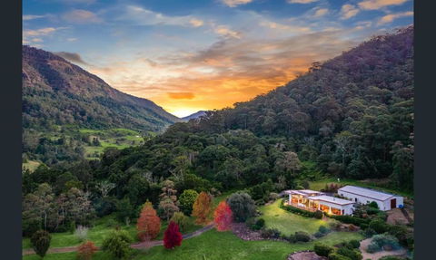 Private Luxury In The Mountains With Running Creek - Accommodation Australia 0
