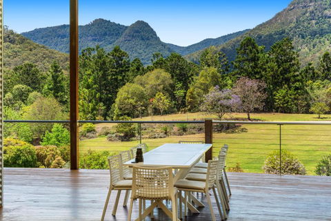 Private Luxury In The Mountains With Running Creek - Accommodation Australia 3