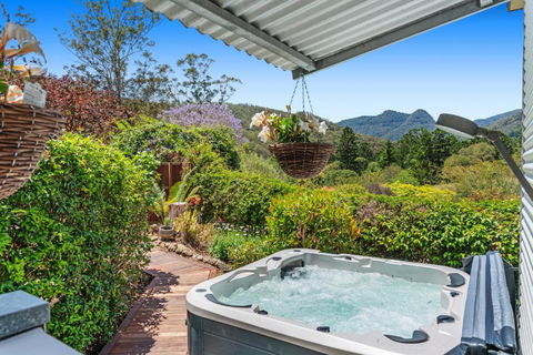 Private Luxury In The Mountains With Running Creek - Accommodation Australia 2
