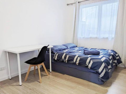 PROMO! Entire 2 Bedroom Unit Near Train Station! Free Parking & Wifi! - Local Tourism 1