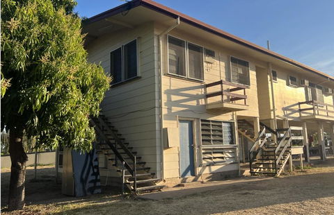 Q Lux Inn Emerald - Local Tourism 0