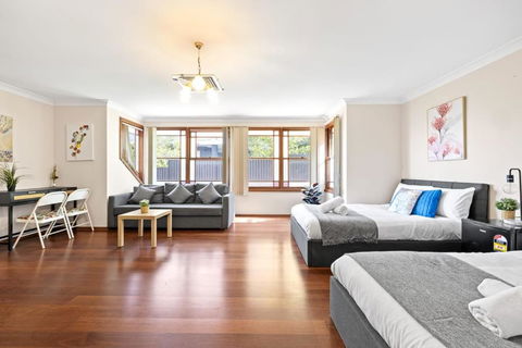 Quadruple Room W Ensuite In Gordon Near Train & Bus - Accommodation Australia 3