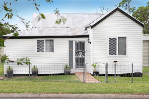 Quaint 2 Bedroom Fully Furnished Cottage - Bed n Breakfasts 0