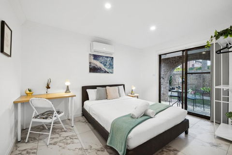 Quaint Double Room - Centrally Located At Glenfield - Shared Bathroom - Local Tourism 0