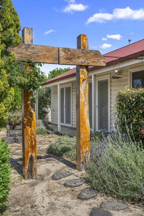 Quaint Garden Oasis With Free Parking - Accommodation Australia 2