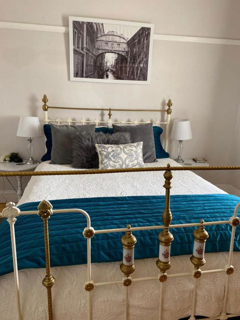R&R Blue Diamond Luxury Cottage Maryborough, Vic - Accommodation Australia 1