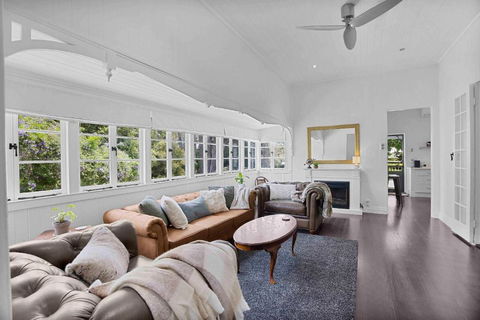 Rambling Roses - Local Tourism 3