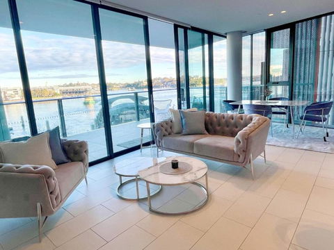 RARE Luxury Waterfront Living - Accommodation Australia 0