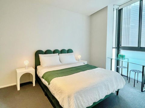 RARE Luxury Waterfront Living - Accommodation Australia 2