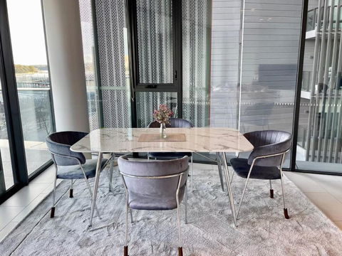 RARE Luxury Waterfront Living - Accommodation Australia 3