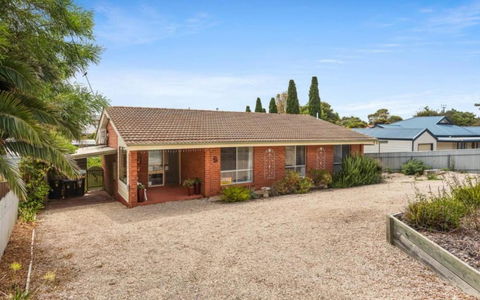Ratties Residence 6 Carnegie St Port Ellliot - No Linen Included - Accommodation Australia 2