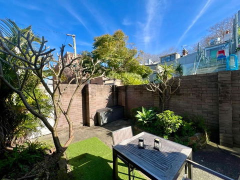 Rear Garden Suite - Local Tourism 0
