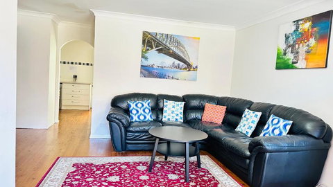 Quiet Family Townhouse In Wollongong CBD - Local Tourism 0
