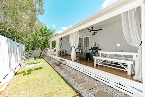 Private Outdoor Spa, Fire Pit, Cinema Room - THE COTTAGE COOLUM BEACH - Accommodation Australia 3