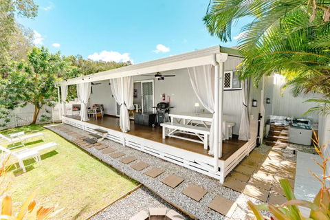 Private Outdoor Spa, Fire Pit, Cinema Room - THE COTTAGE COOLUM BEACH - Accommodation Australia 1