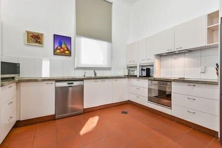 Aston On Church - Luxury Accommodation - Accommodation Australia 3