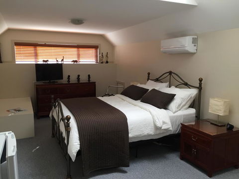 Atina Rocks Country Homestead - Accommodation Australia 0