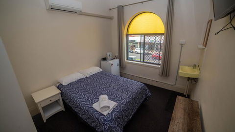 Australian Hotel - Accommodation Australia 2