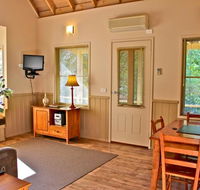 Autumn Leaf Cottage 1 - Local Tourism