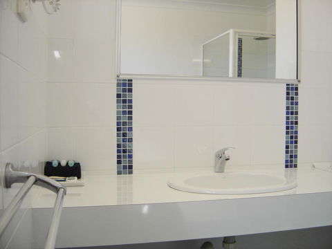 Avaleen Lodge Motor Inn - Accommodation Australia 1