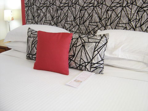 Avaleen Lodge Motor Inn - Accommodation Australia 0