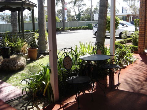 Avaleen Lodge Motor Inn - Accommodation Australia 2